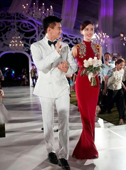 2025新奥资料正版大全和吴奇隆戴婚戒录综艺与吴奇隆戴婚戒录综艺 疑回应婚变传闻